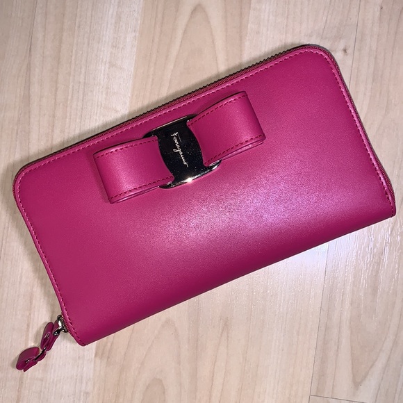 SALVATORE FERRAGAMO Vera Bow Zip Wallet in Begonia - Picture 7 of 16